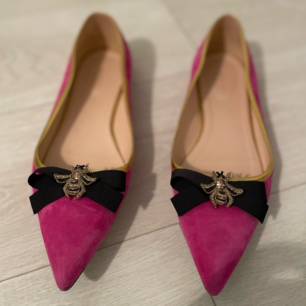 Authentic Gucci Pink Gold Suede
Moody Bee Flats
Size 11 | EU 41